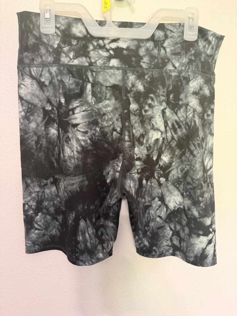 32 Degrees Cool Bike Shorts Black Gray Marbled Womans XL